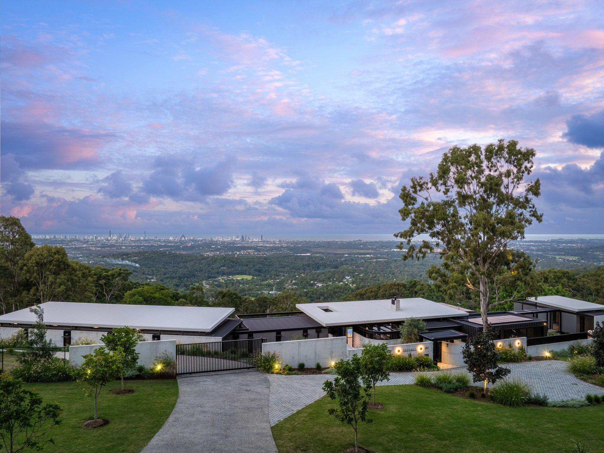 Panorama House Exterior in Tallai – Contemporary Building Design Overlooking the Gold Coast and Scenic Surroundings